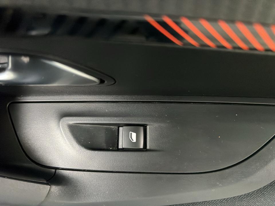 peugeot-2008-2023-gasolina-1199cc