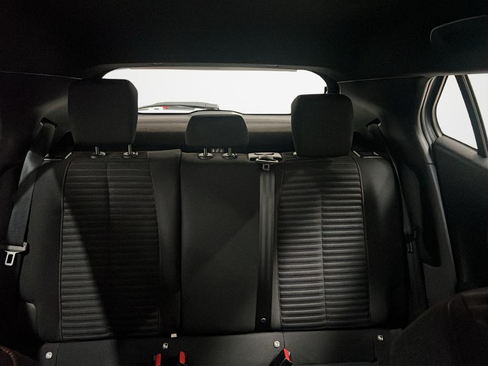 peugeot-2008-2023-gasolina-1199cc