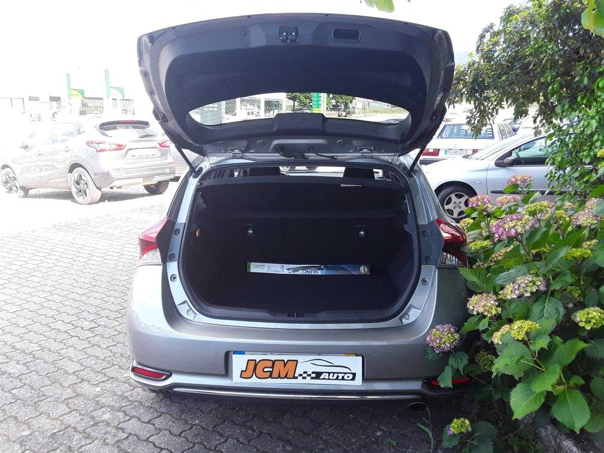 toyota-auris-2017-gasolina-1197cc