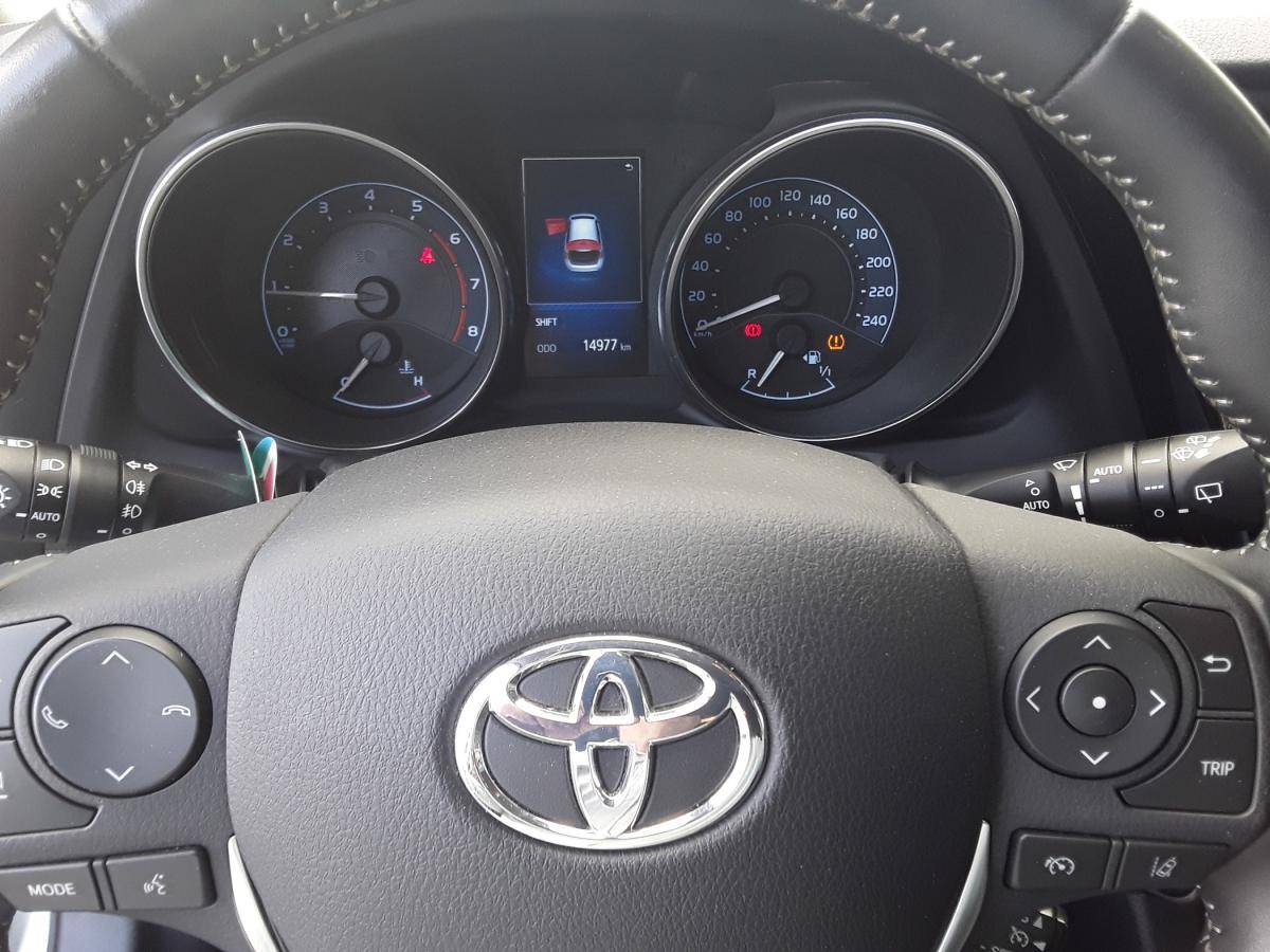 toyota-auris-2017-gasolina-1197cc