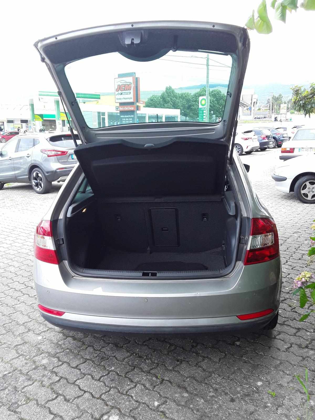 skoda-rapid-spaceback-2015-diesel-1598cc