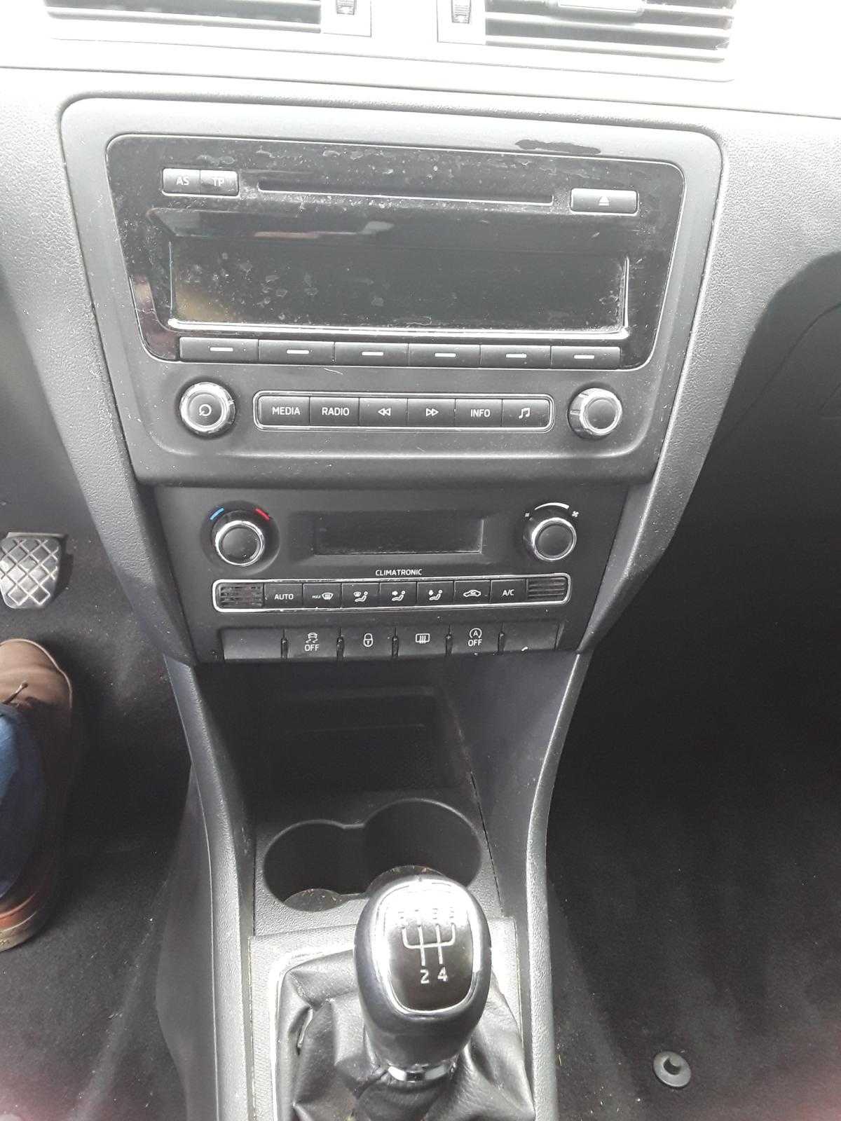 skoda-rapid-spaceback-2015-diesel-1598cc