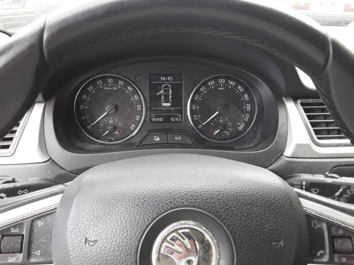skoda-rapid-spaceback-2015-diesel-1598cc