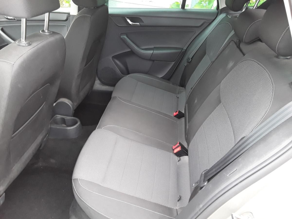 skoda-rapid-spaceback-2015-diesel-1598cc