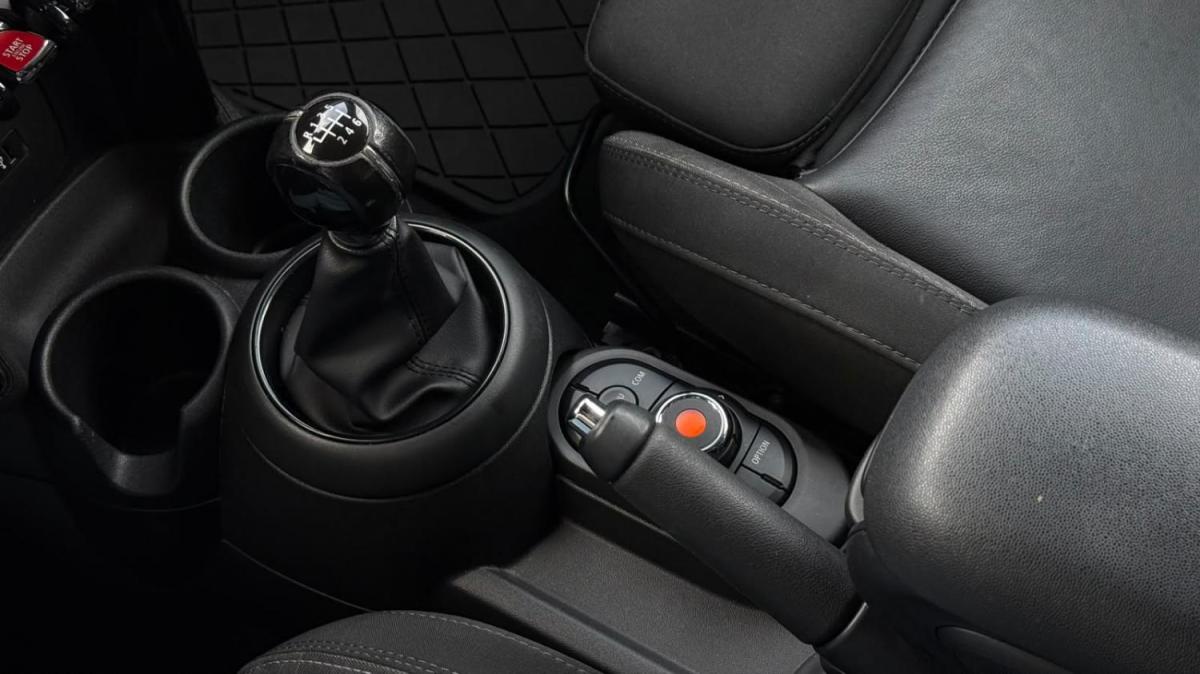 mini-cooper-d-2019-diesel-1496cc