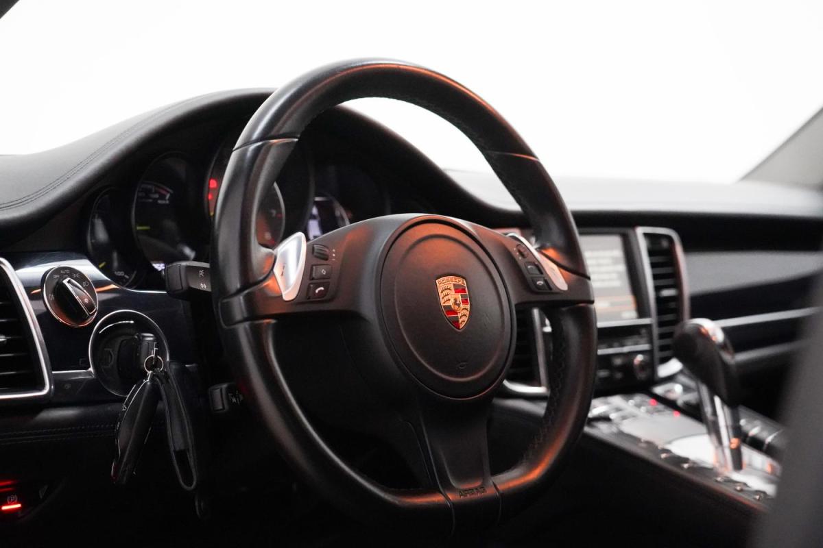 porsche-panamera-2015-hibrido-a-gasolina-2995cc