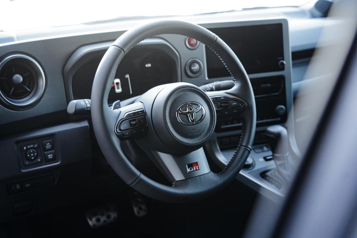 toyota-yaris-2024-gasolina-1618cc