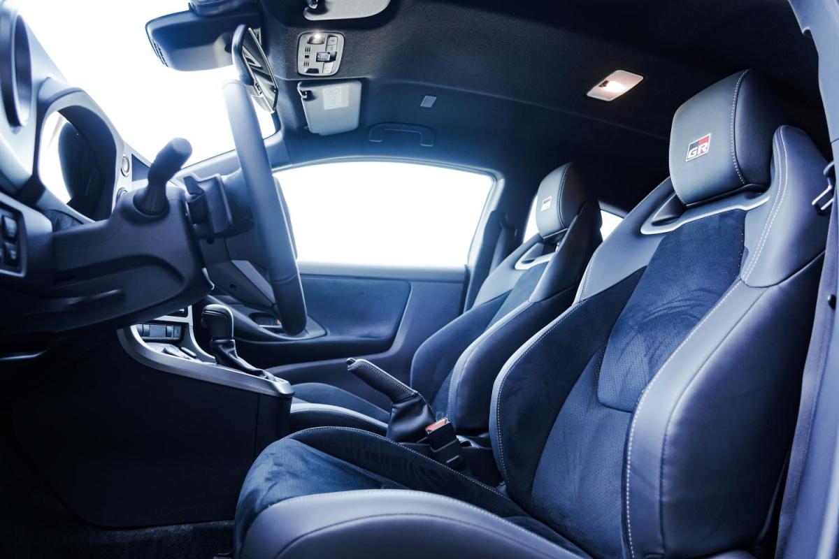 toyota-yaris-2024-gasolina-1618cc