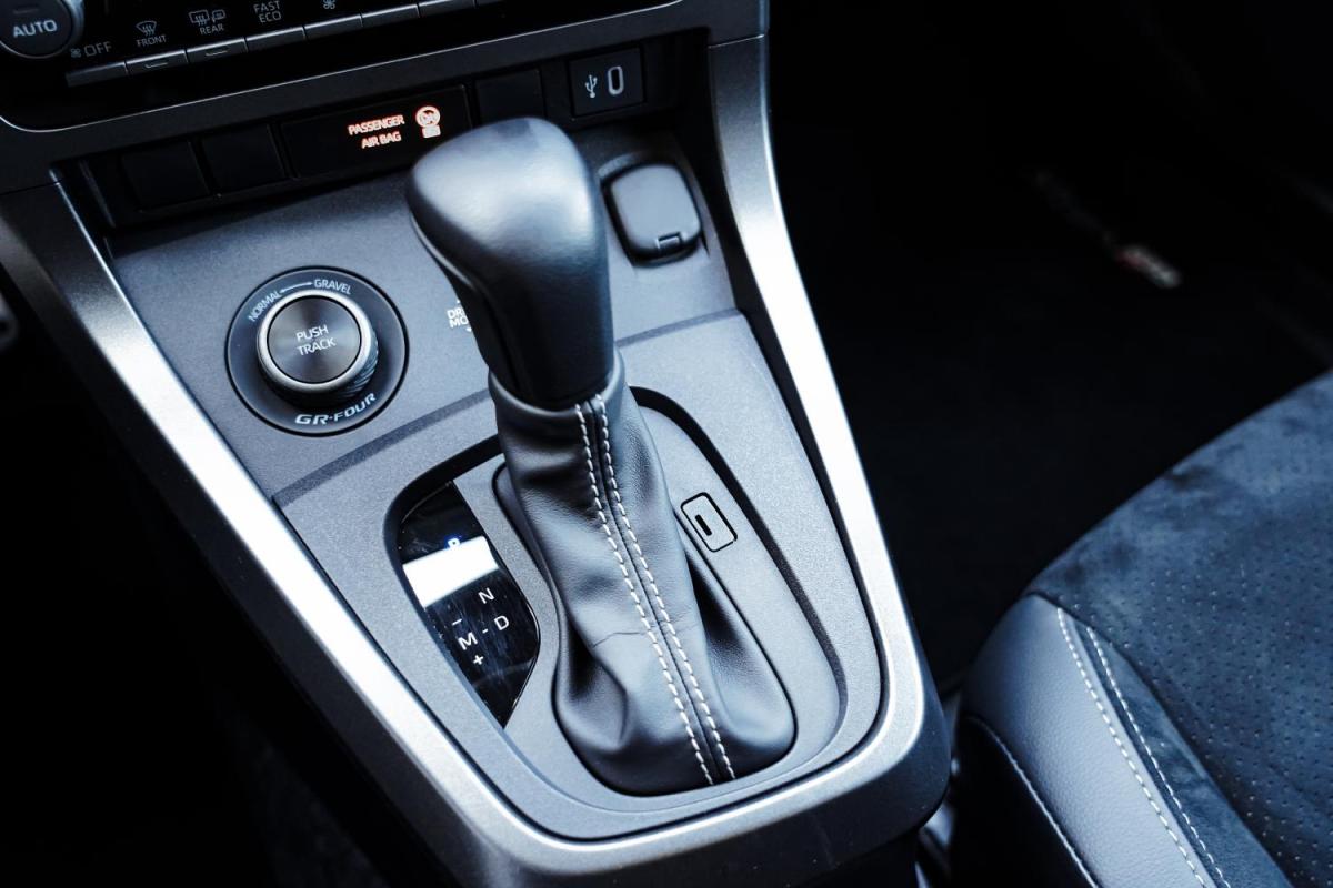 toyota-yaris-2024-gasolina-1618cc