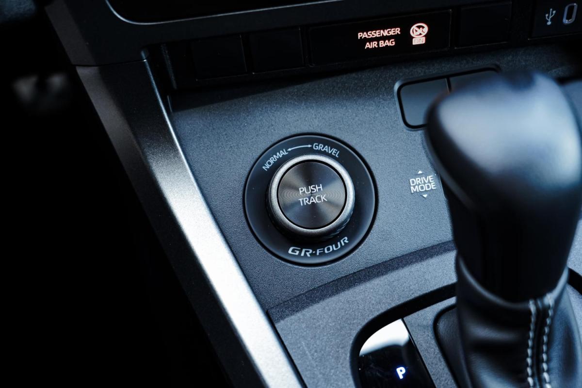 toyota-yaris-2024-gasolina-1618cc