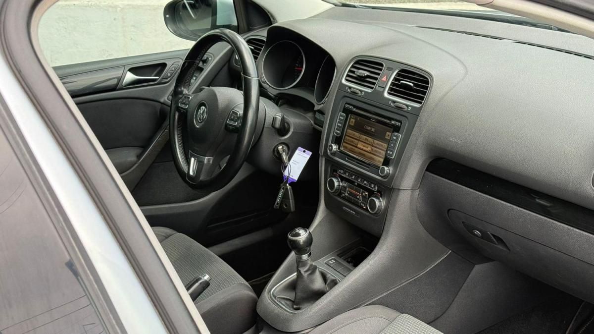 volkswagen-golf-2010-diesel-1598cc
