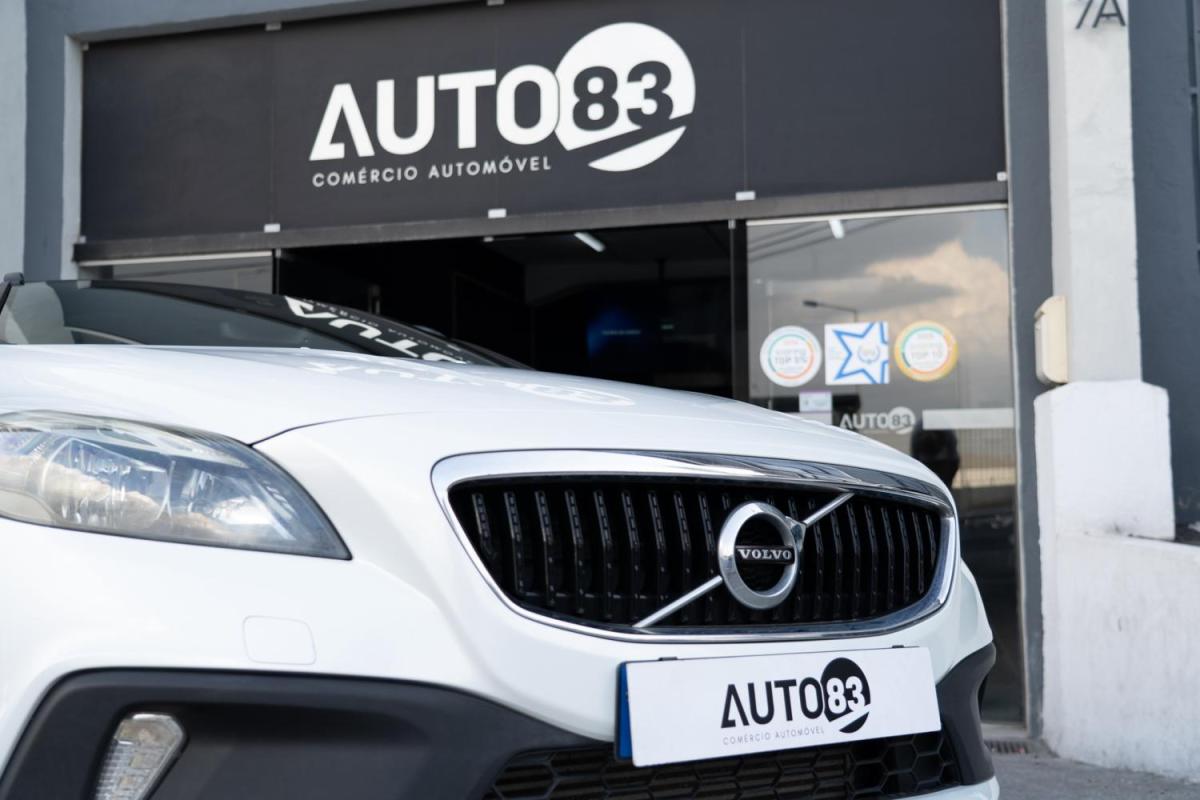 volvo-v40-cross-country-2016-diesel-1969cc
