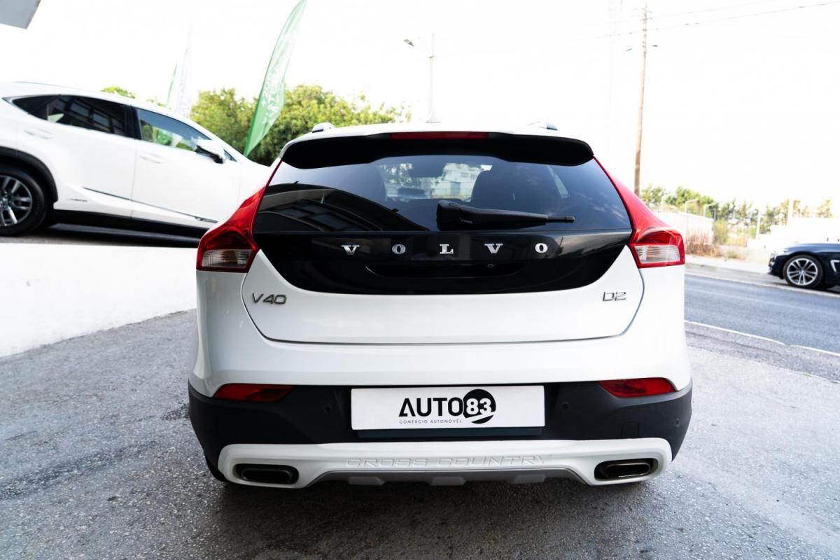 volvo-v40-cross-country-2016-diesel-1969cc