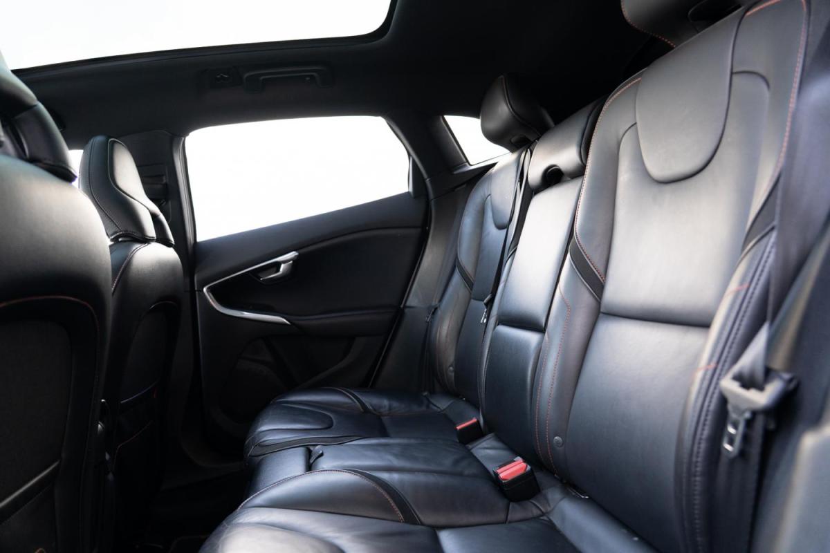 volvo-v40-cross-country-2016-diesel-1969cc
