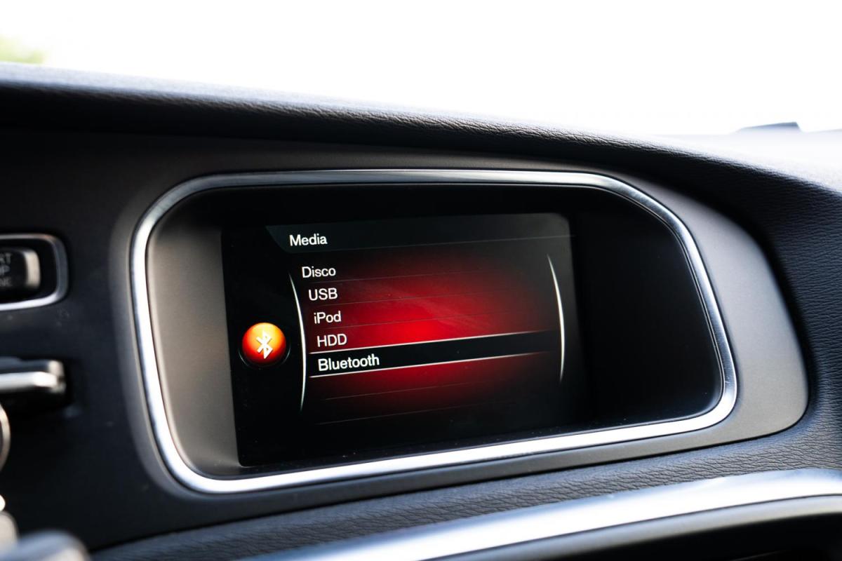 volvo-v40-cross-country-2016-diesel-1969cc
