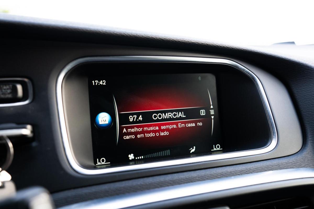 volvo-v40-cross-country-2016-diesel-1969cc
