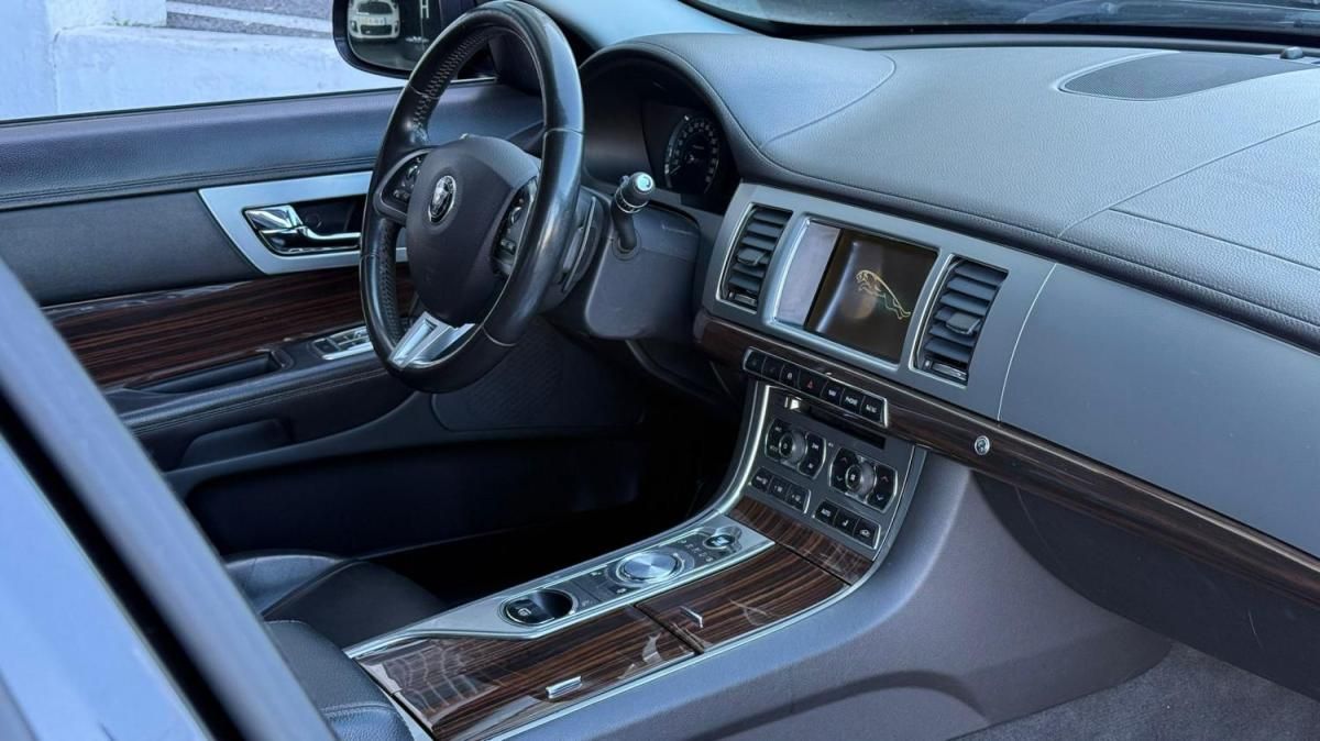 jaguar-xf-2014-diesel-2179cc
