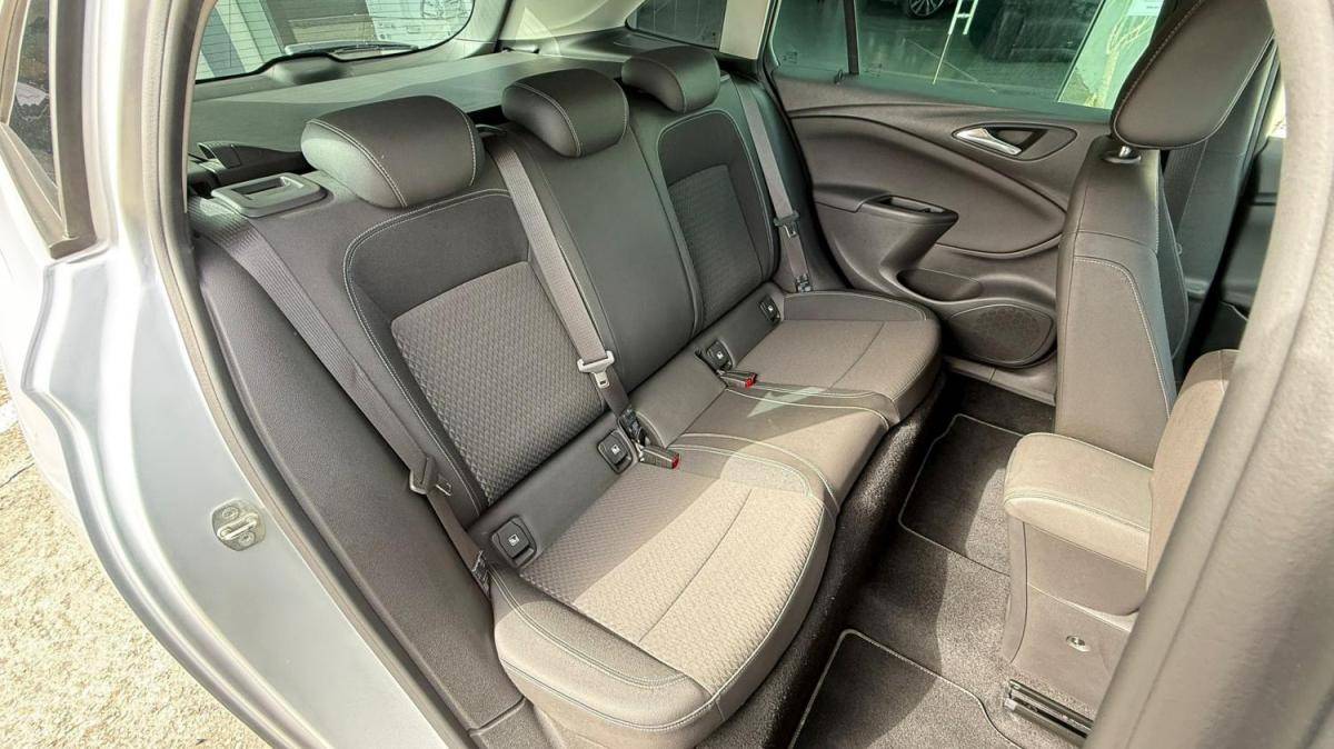 opel-astra-sport-tourer-2018-diesel-1598cc