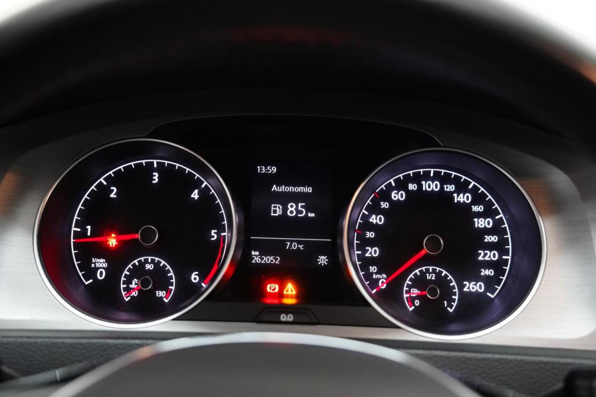 volkswagen-golf-2015-diesel-1598cc