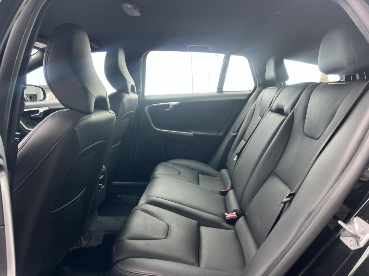 volvo-v60-cross-country-2016-diesel-1969cc