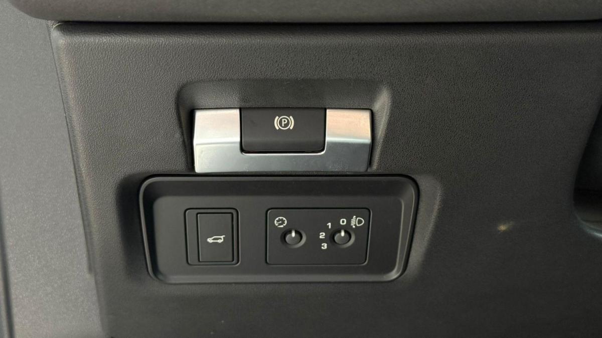 land-rover-discovery-sport-2022-diesel-1998cc