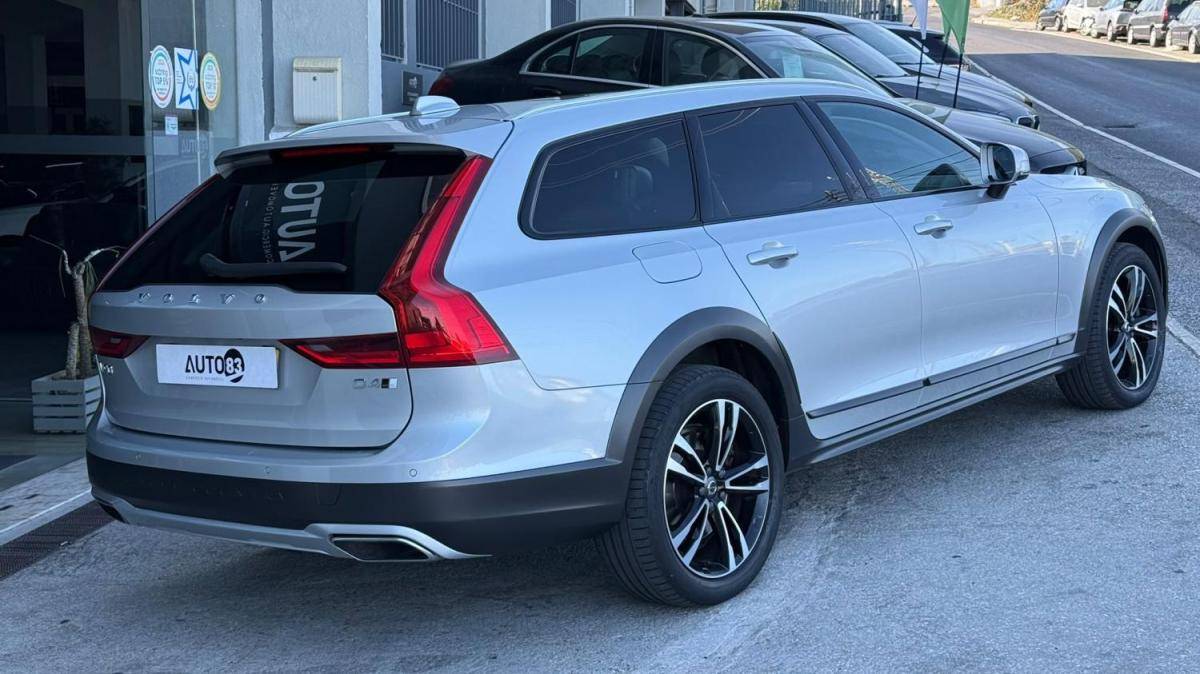 volvo-v40-cross-country-2015-diesel-1969cc