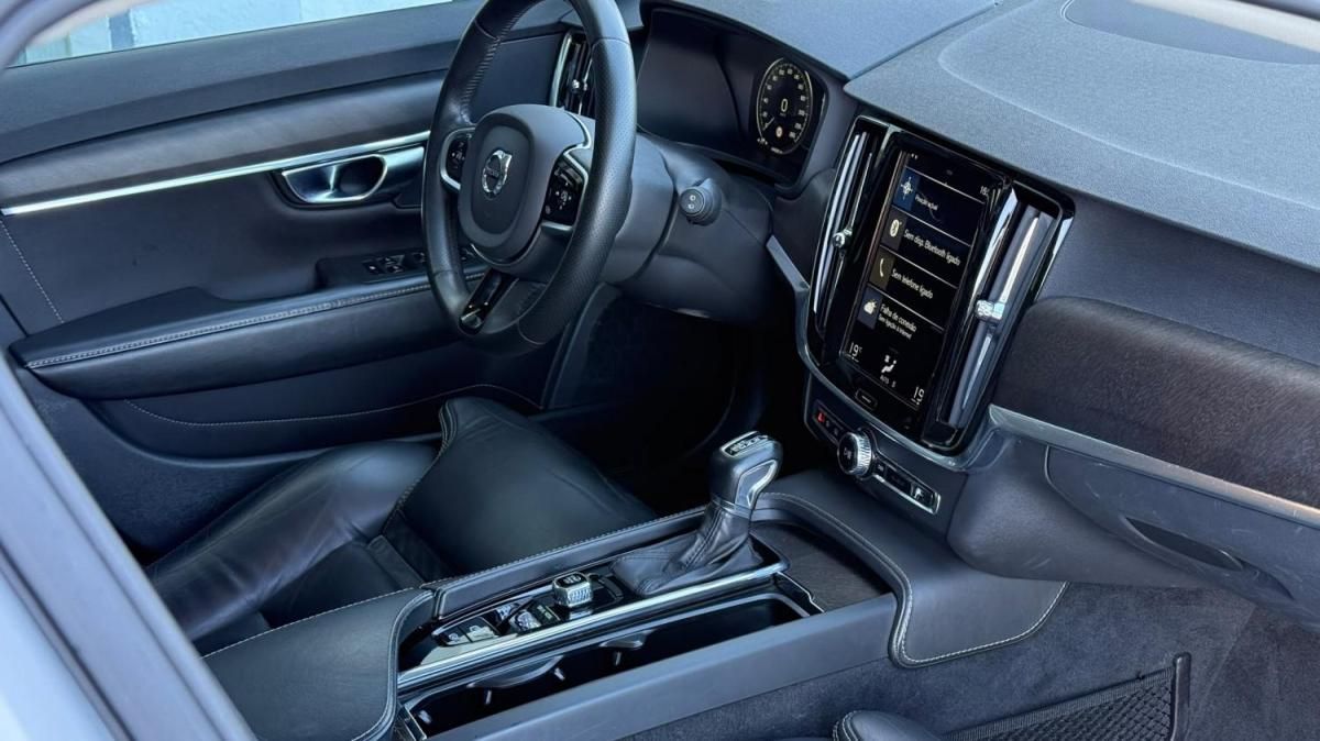 volvo-v40-cross-country-2015-diesel-1969cc