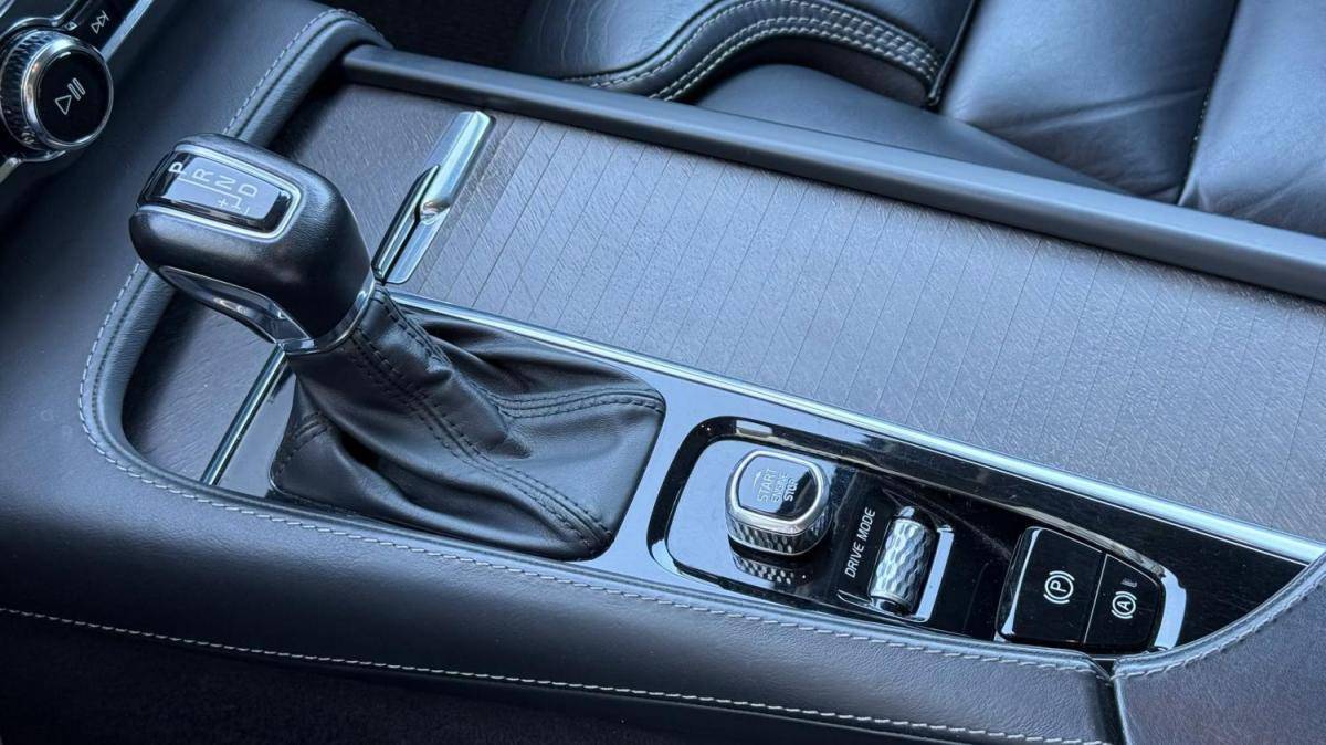 volvo-v40-cross-country-2015-diesel-1969cc