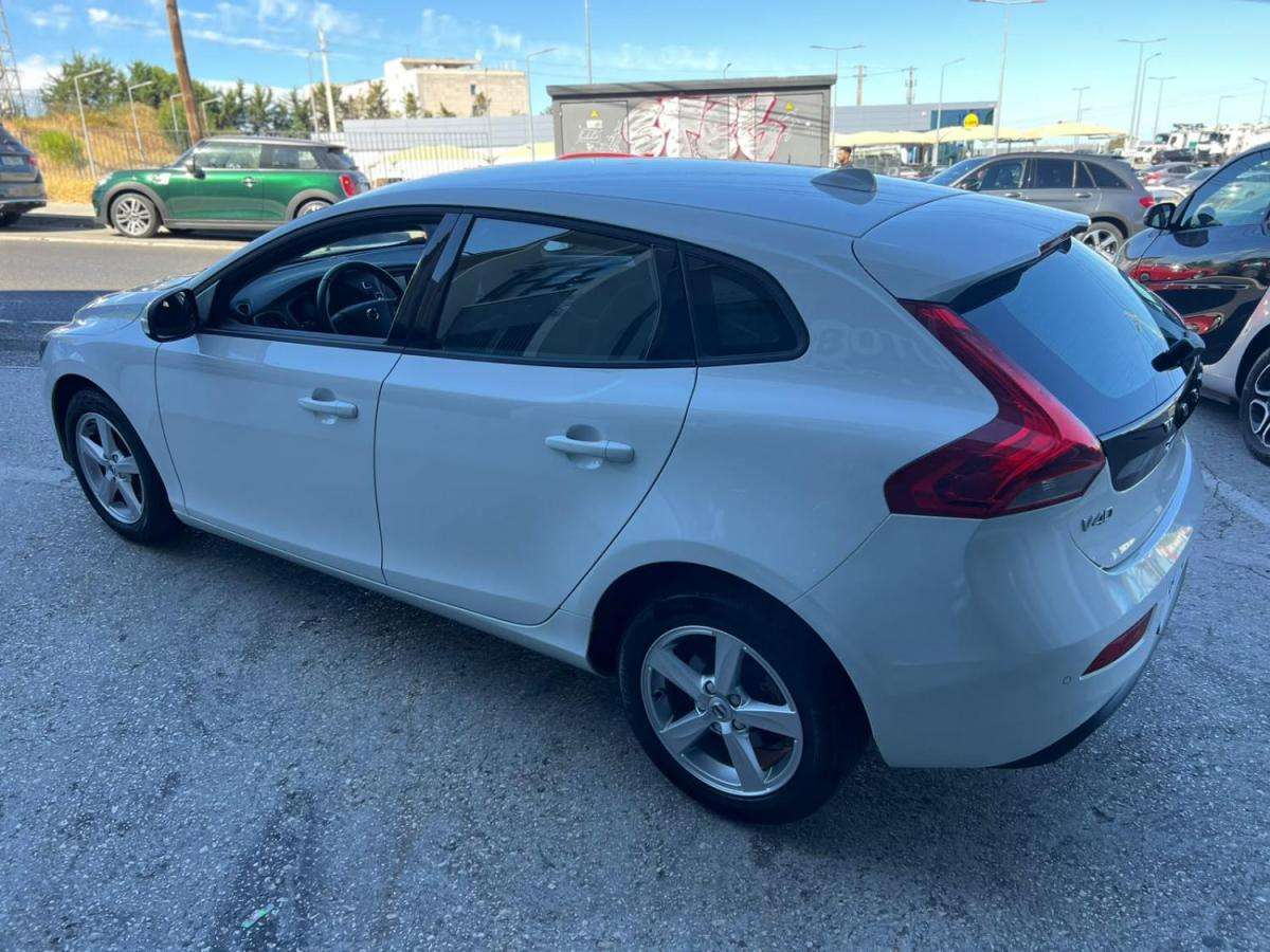 volvo-v40-2017-diesel-1969cc