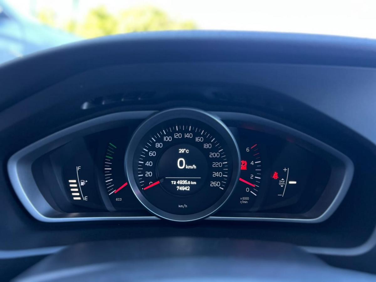 volvo-v40-2017-diesel-1969cc