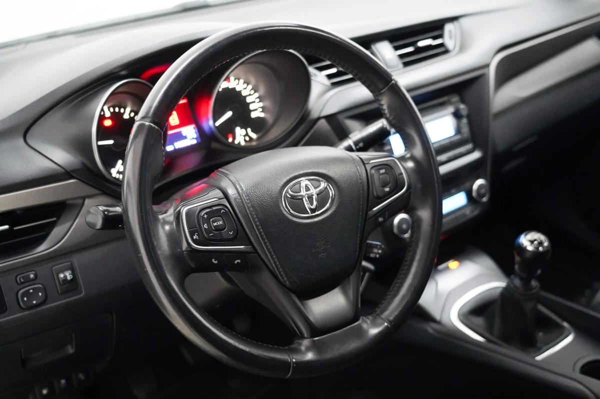 toyota-avensis-2016-diesel-1598cc