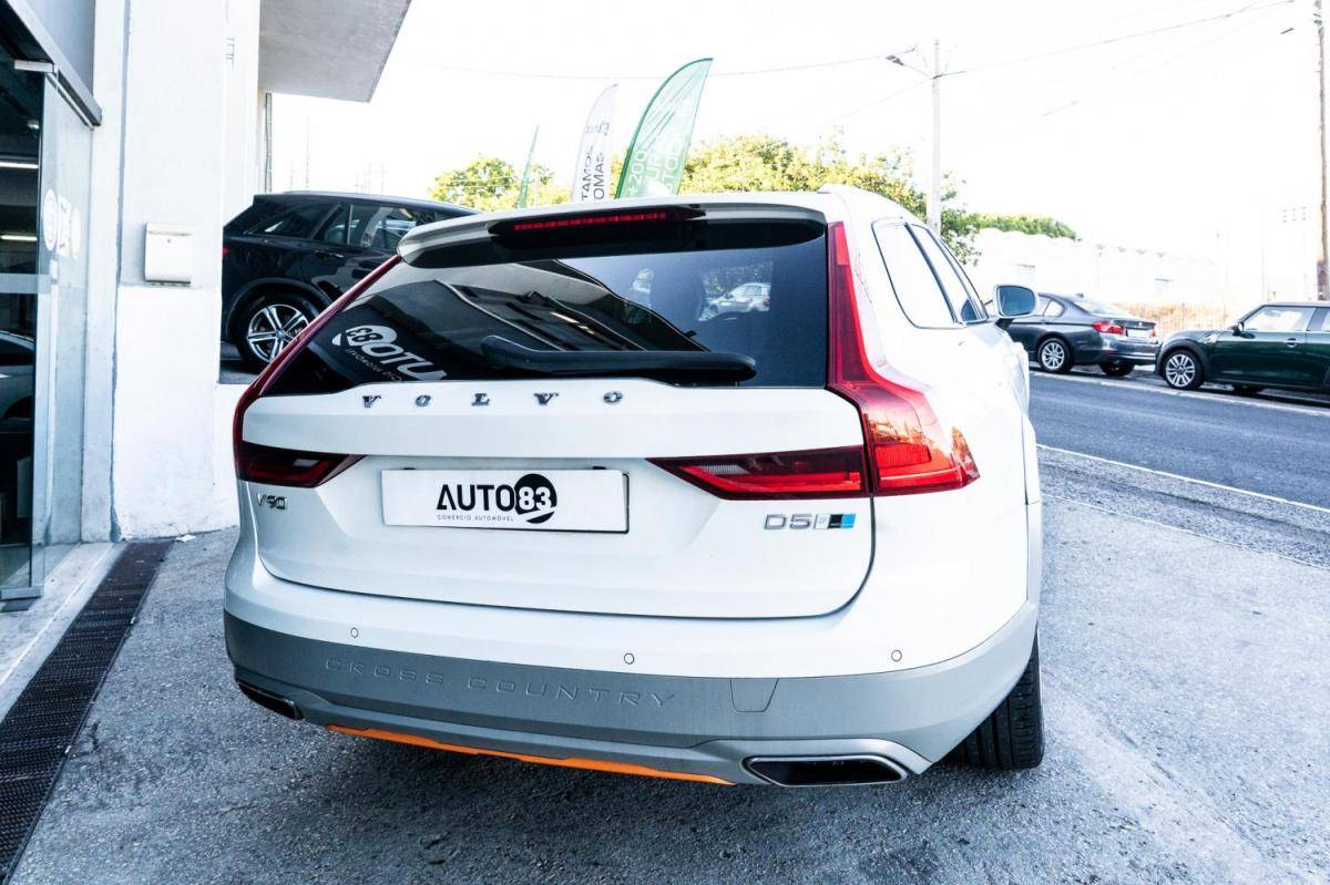 volvo-v40-cross-country-2018-diesel-1969cc