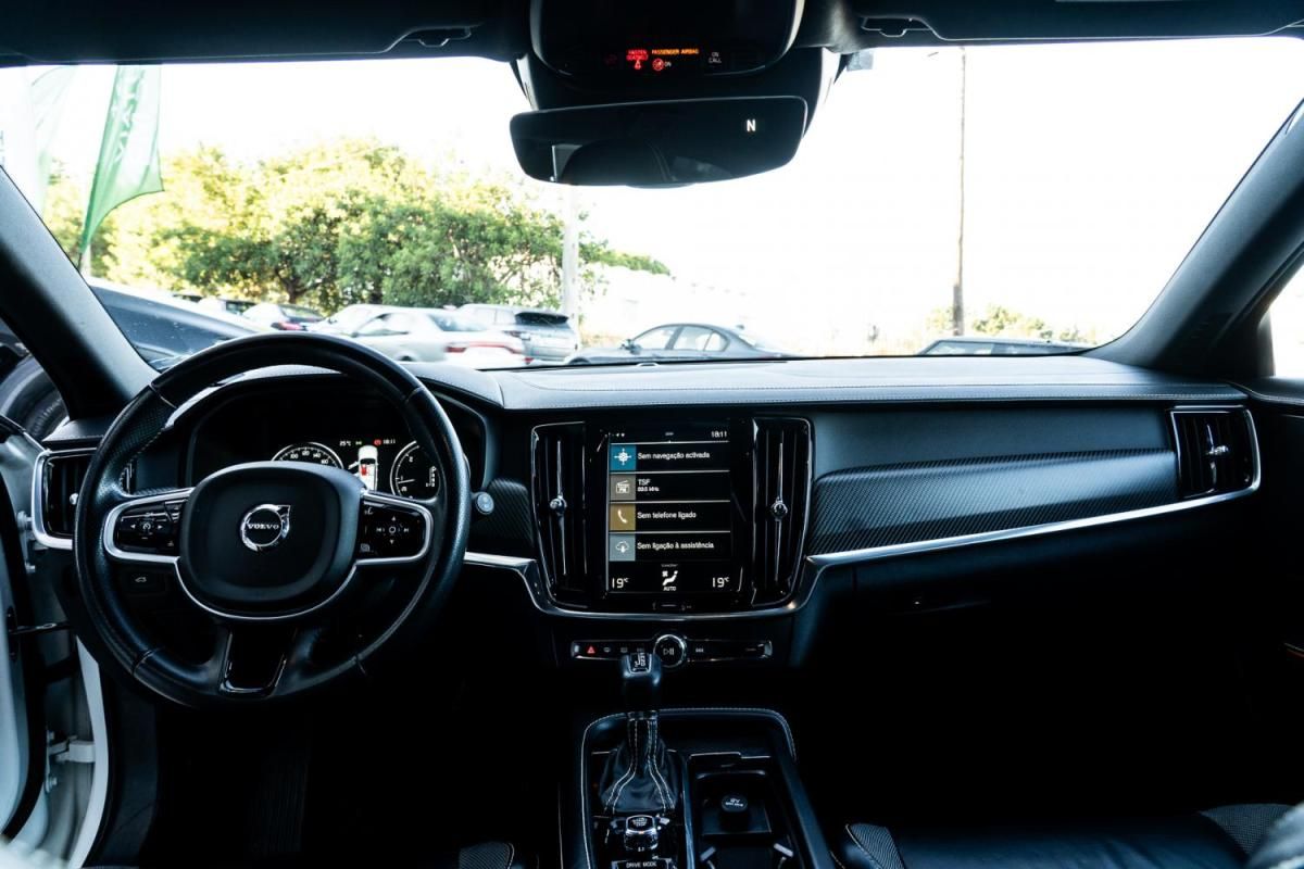 volvo-v40-cross-country-2018-diesel-1969cc