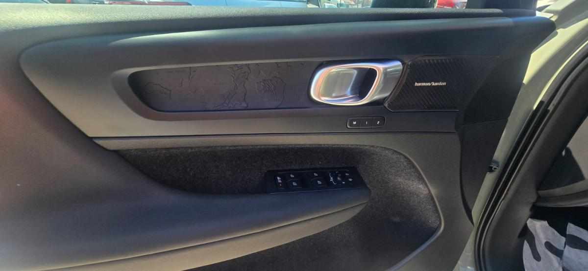 volvo-c40-recharge-pure-electric-2023-eletrico