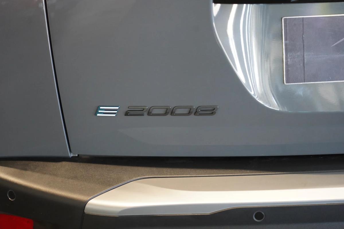 peugeot-2008-2024-eletrico-0cc