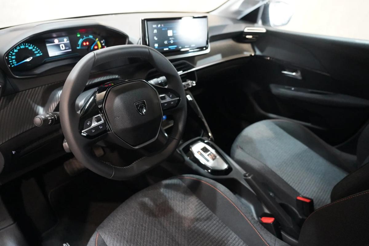 peugeot-208-2025-hibrido-a-gasolina-1199cc