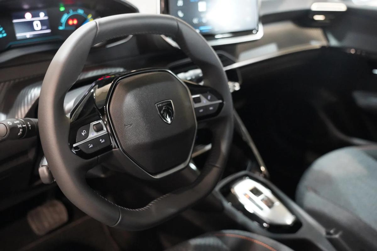 peugeot-208-2025-hibrido-a-gasolina-1199cc
