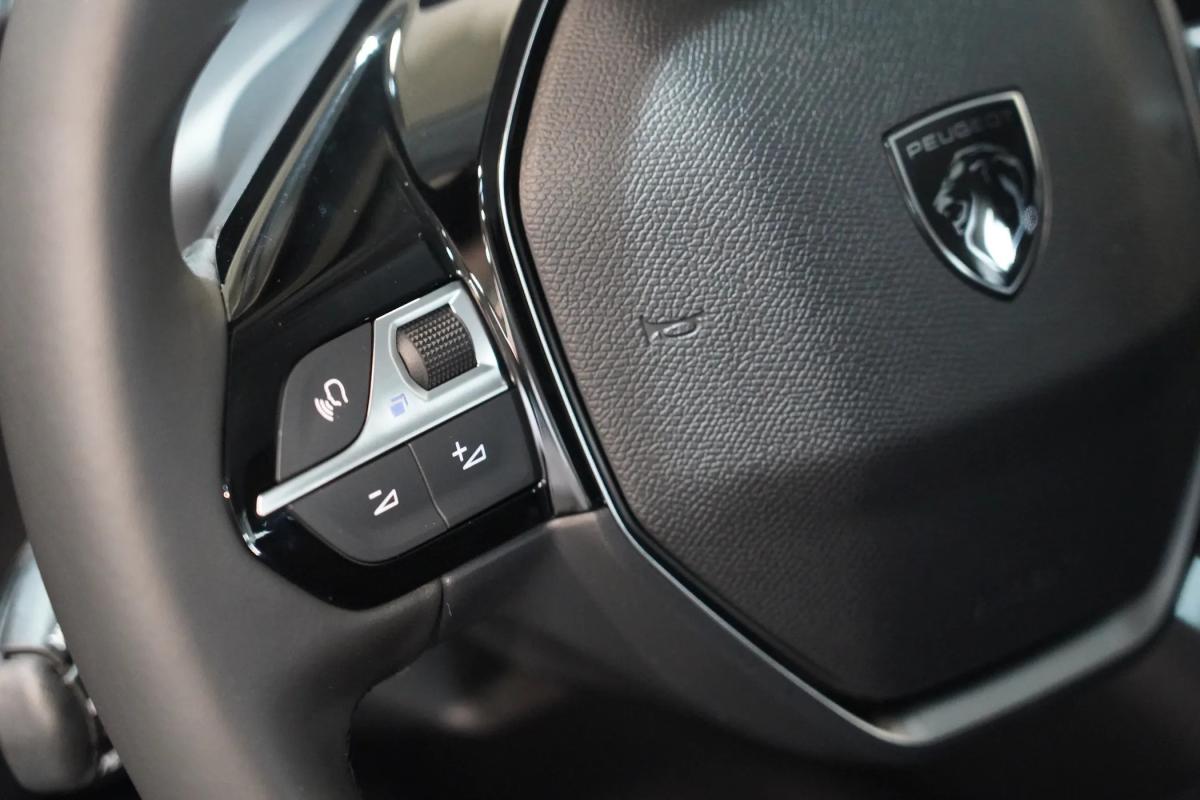peugeot-208-2025-hibrido-a-gasolina-1199cc