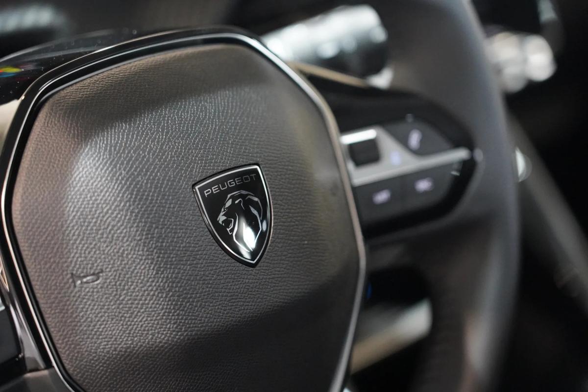 peugeot-208-2025-hibrido-a-gasolina-1199cc