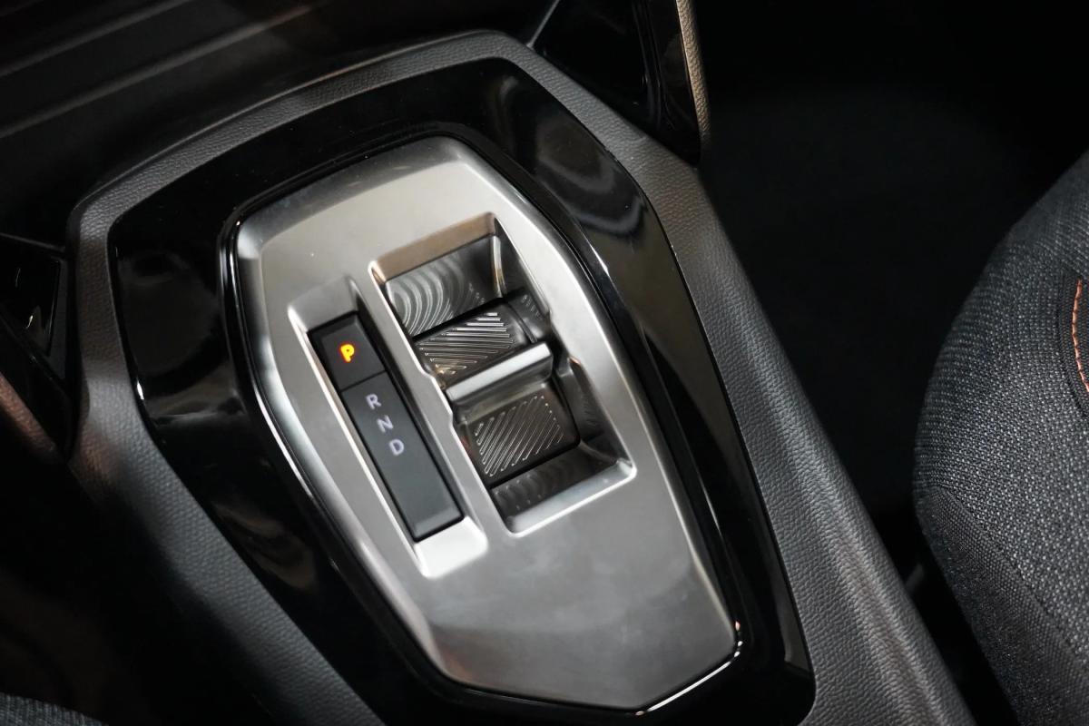 peugeot-208-2025-hibrido-a-gasolina-1199cc