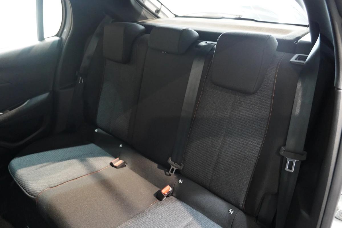 peugeot-208-2025-hibrido-a-gasolina-1199cc