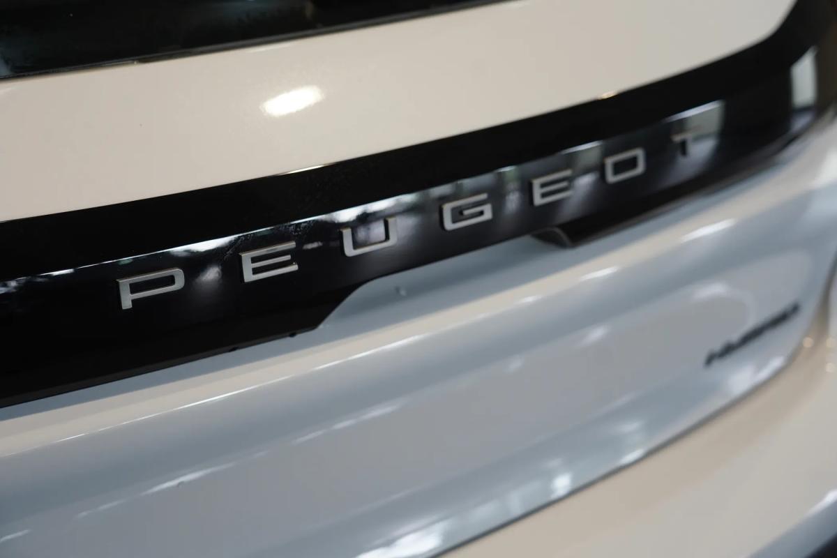 peugeot-208-2025-hibrido-a-gasolina-1199cc