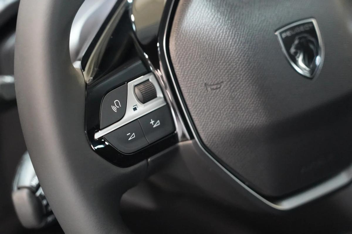 peugeot-208-2025-gasolina-1199cc