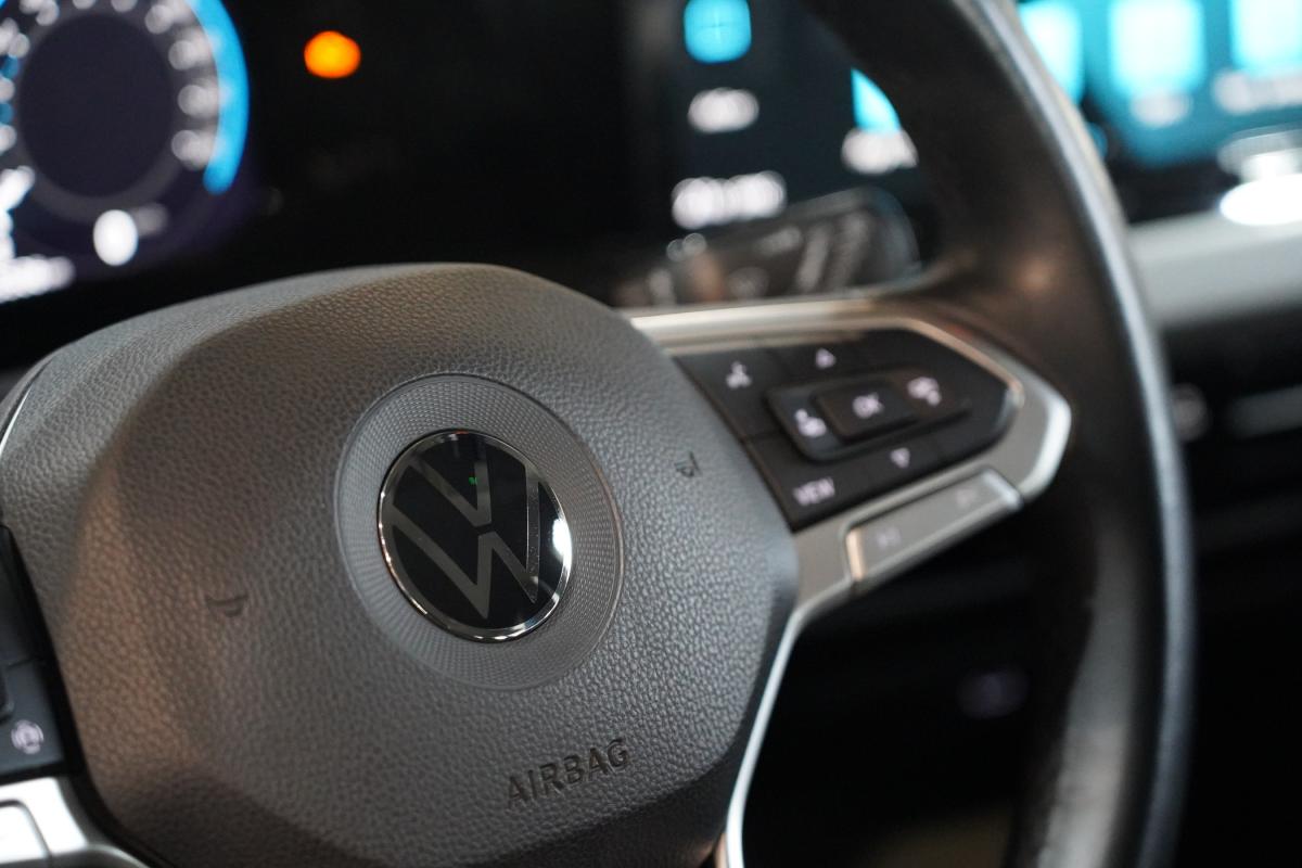volkswagen-golf-variant-2022-diesel-1968cc