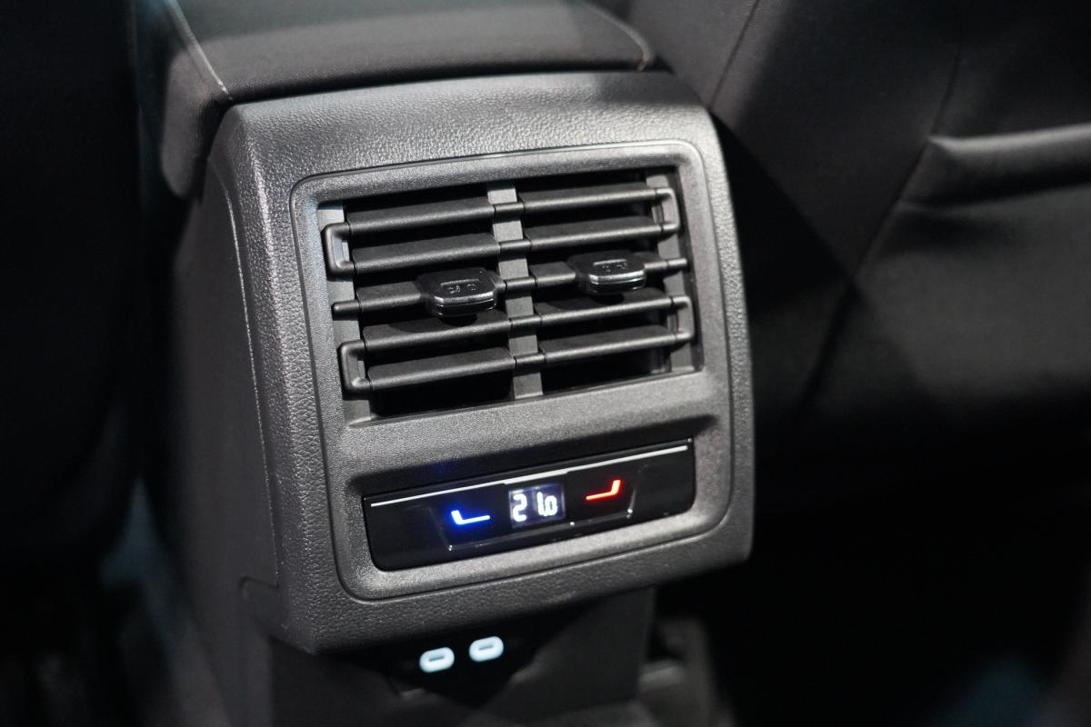 volkswagen-golf-variant-2022-diesel-1968cc