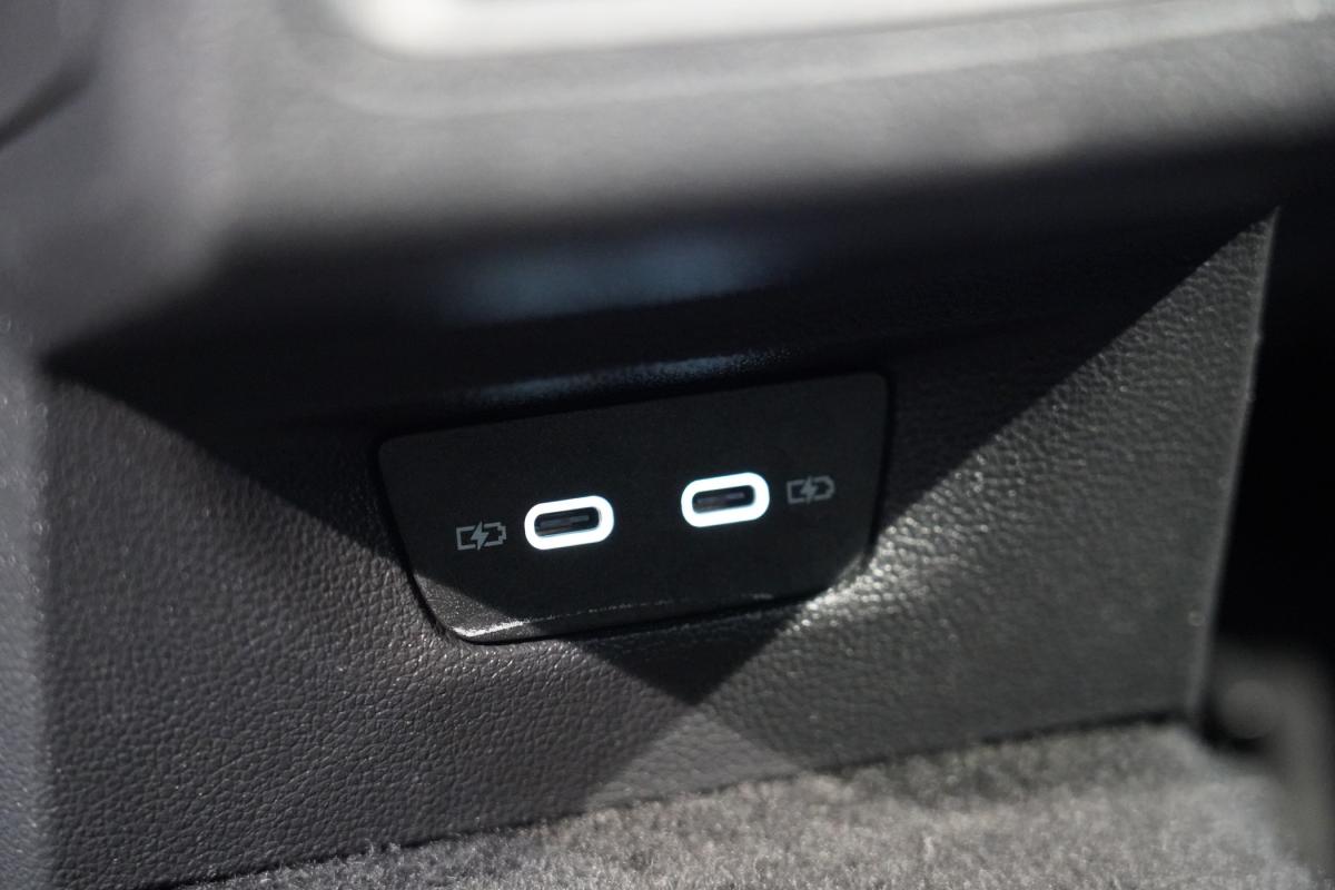 volkswagen-golf-variant-2022-diesel-1968cc