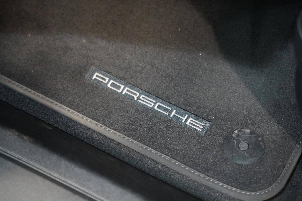 porsche-taycan-2023-eletrico-0cc