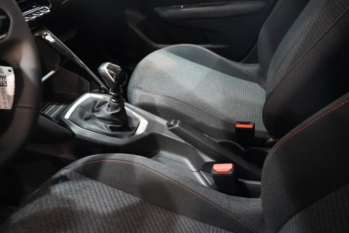 peugeot-208-2025-gasolina-1199cc