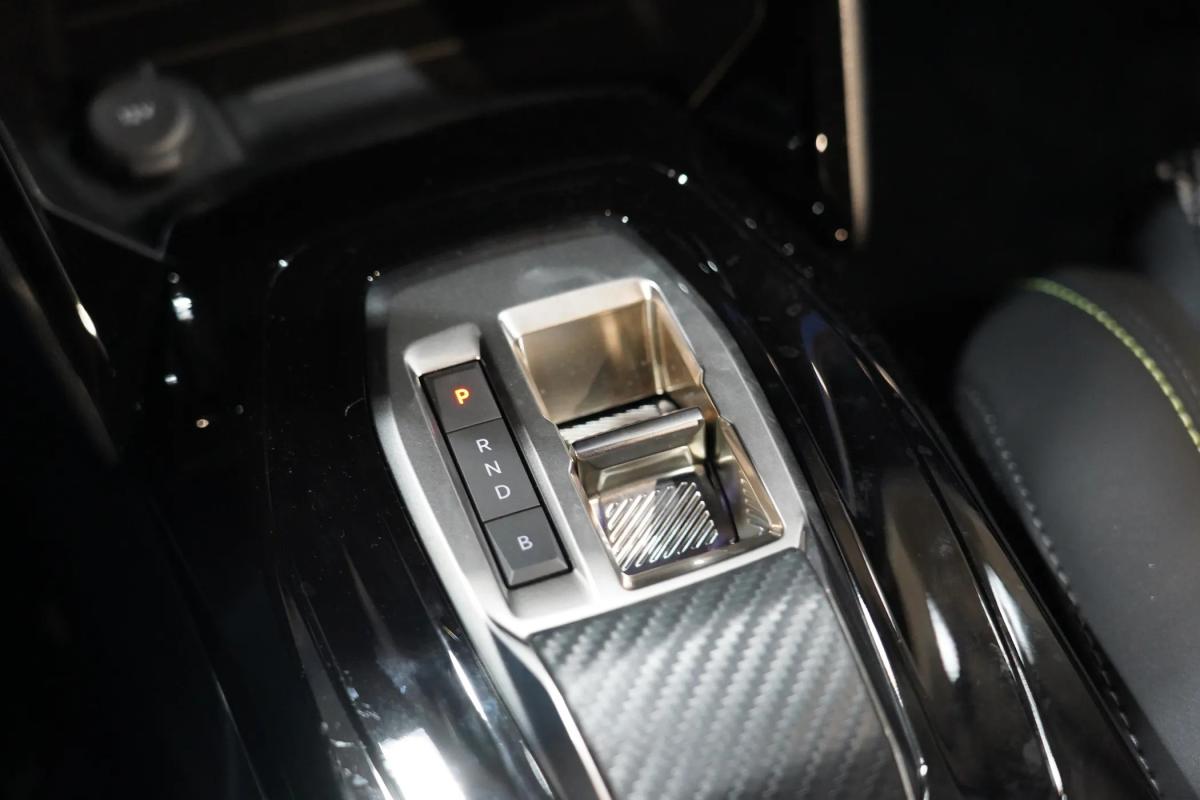 peugeot-2008-2025-eletrico-0cc
