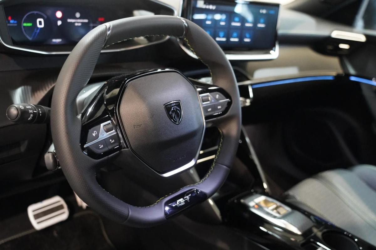 peugeot-2008-2025-eletrico-0cc